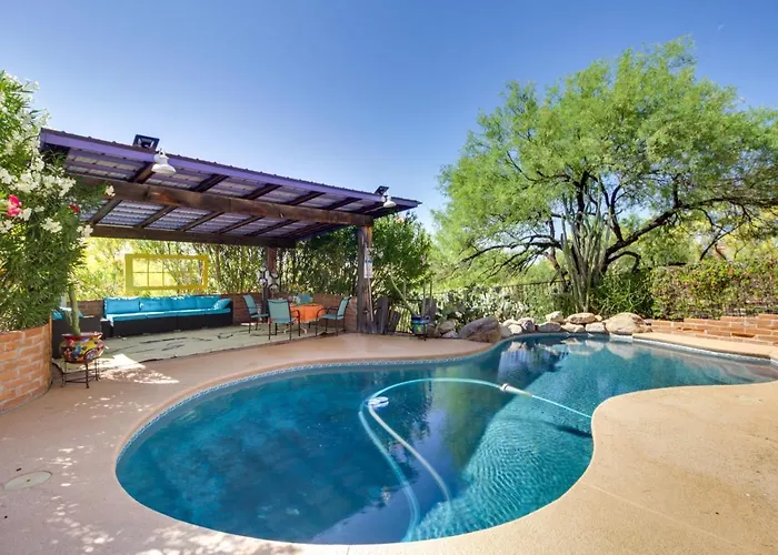 Eclectic 2 Mi To Saguaro National Park Holiday home *