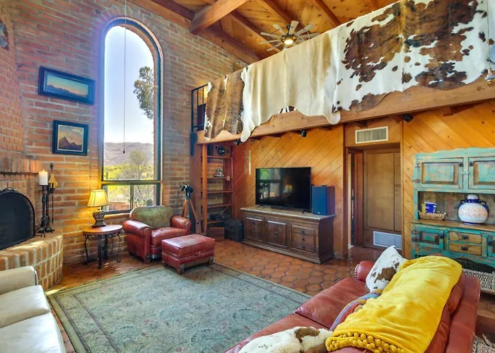 Eclectic 2 Mi To Saguaro National Park Holiday home *