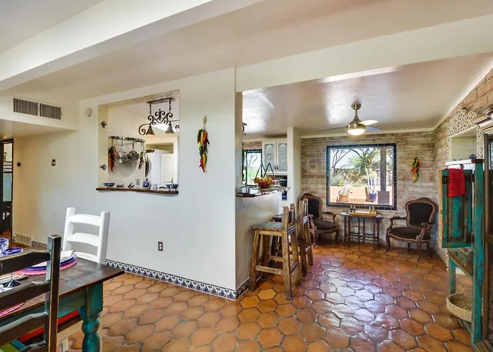 Eclectic 2 Mi To Saguaro National Park Holiday home