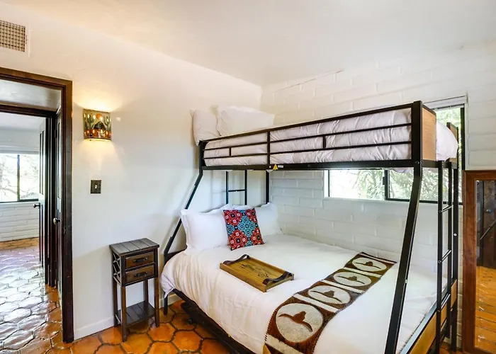 Holiday home Eclectic 2 Mi To Saguaro National Park