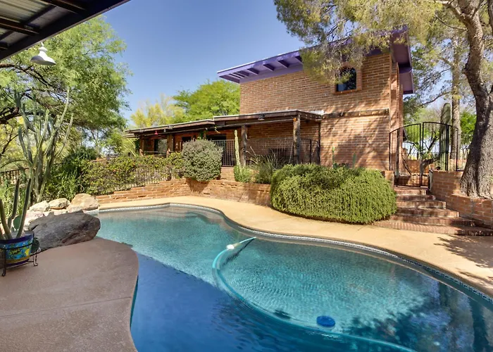 Eclectic 2 Mi To Saguaro National Park Holiday home *