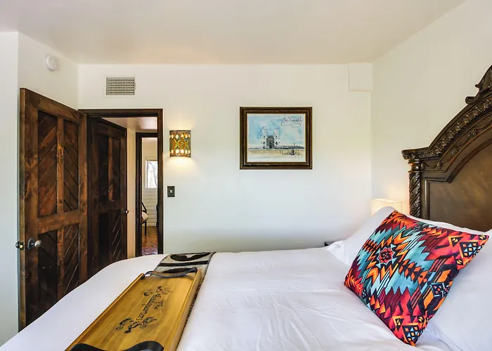 Eclectic 2 Mi To Saguaro National Park Holiday home Tucson